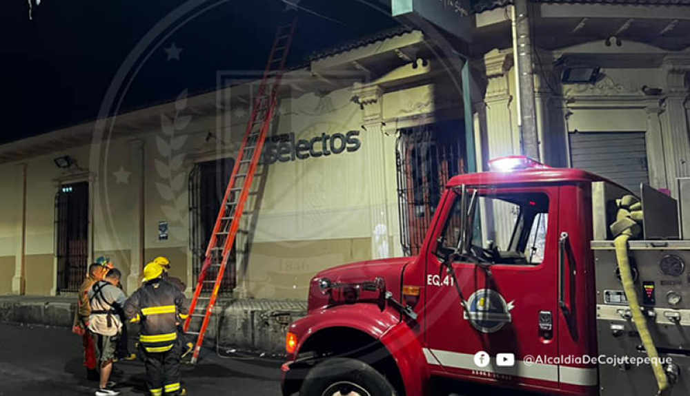 Incendio dejó esta madrugada importantes pérdidas en supermercado de