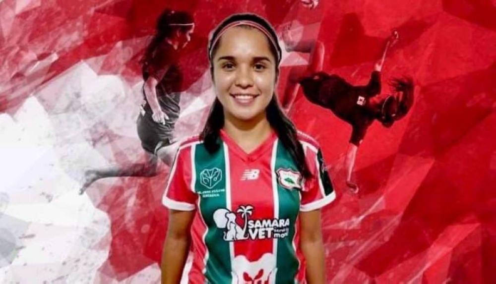 Jugadora de fútbol playa salvadoreña reforzará a un equipo de Costa