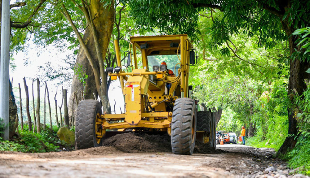 MOP inicia pavimentación y drenajes en más de 8 km de vía rural al sur