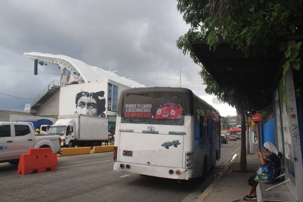 Cambian Temporalmente Las Paradas De Buses En Las Afueras De Sedes De