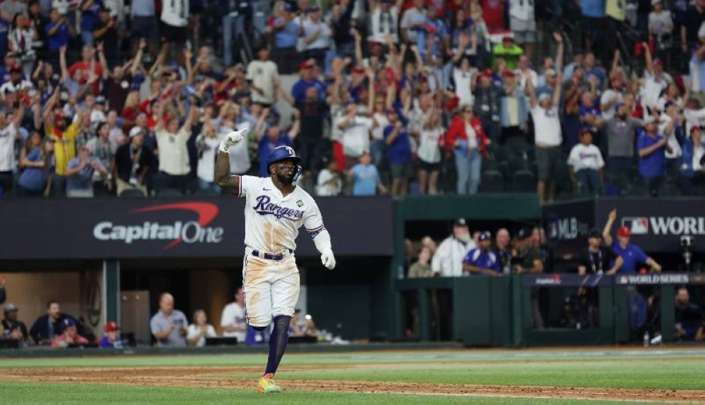 Rangers Pega Primero Y Toma Ventaja En La Serie Mundial Del B Isbol De