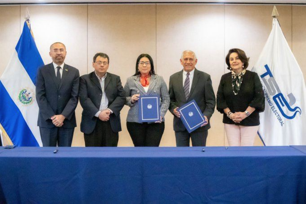 TSE Firma Convenio Con El Consejo De Expertos Electorales De