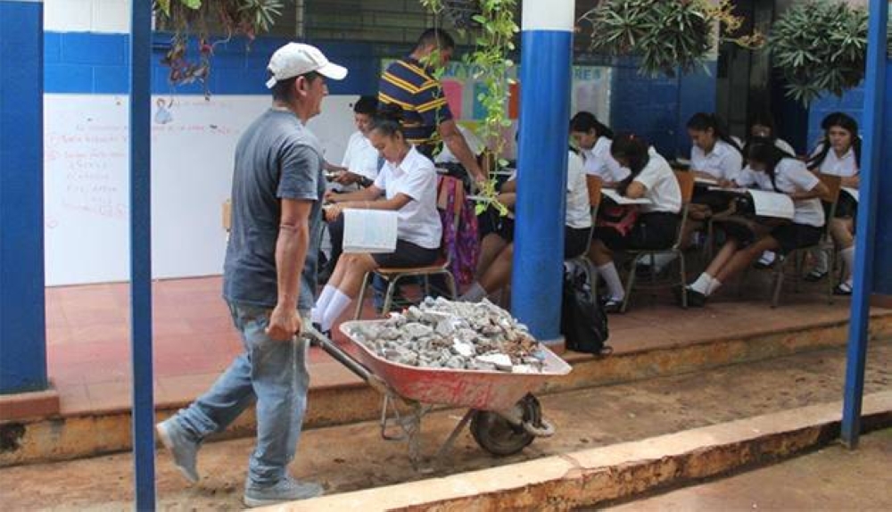 Gobierno lanza licitación para mejorar 52 centros educativos en