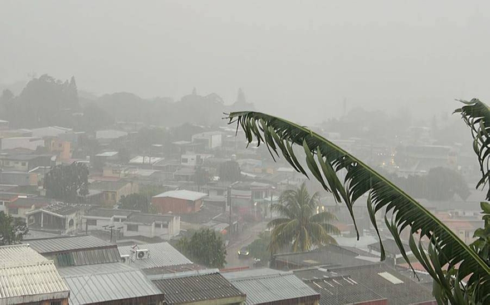 Influencia de Debby y remanente de onda tropical causarán lluvias en