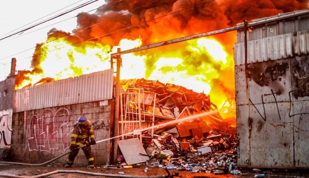 Reportan Incendio En Chatarrera En El Centro De San Salvador Diario