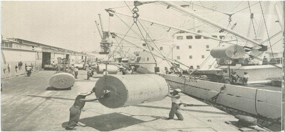 Fotografía del Puerto de Acajutla en la memoria de CEPA de 1967. El gobierno de ese momento decidió invertir en ampliar la plataforma por el crecimiento en el intercambio comercial./CEPA