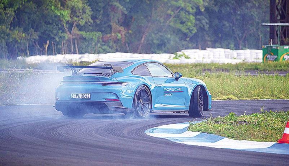 En el Porsche World Roadshow de Guatemala se hicieron pruebas de frenado, manejo en pista y autoeslalon. / DEM 
