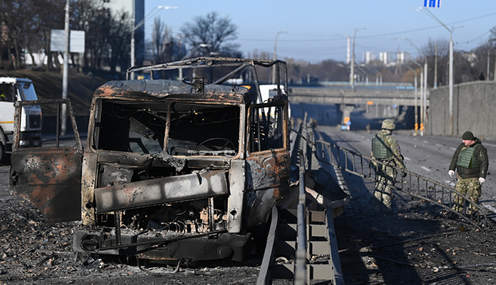Restos de camiones militares en Kiev, la capital de Ucrania.AFP