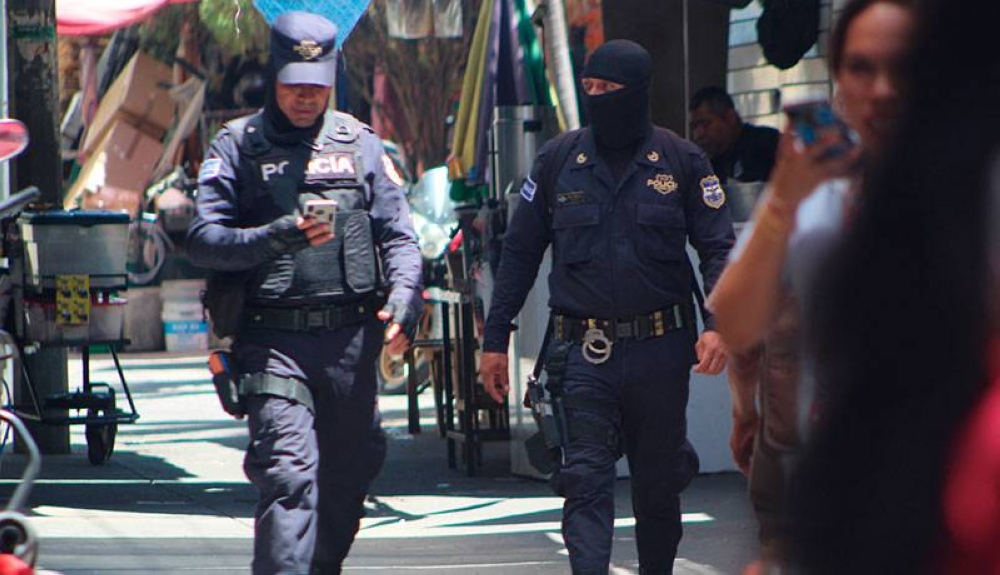 Centro. Después de las 10 de la mañana de ayer, este periódico constató presencia militar y policial en el centro de San Salvador. / Gabriel Aquino