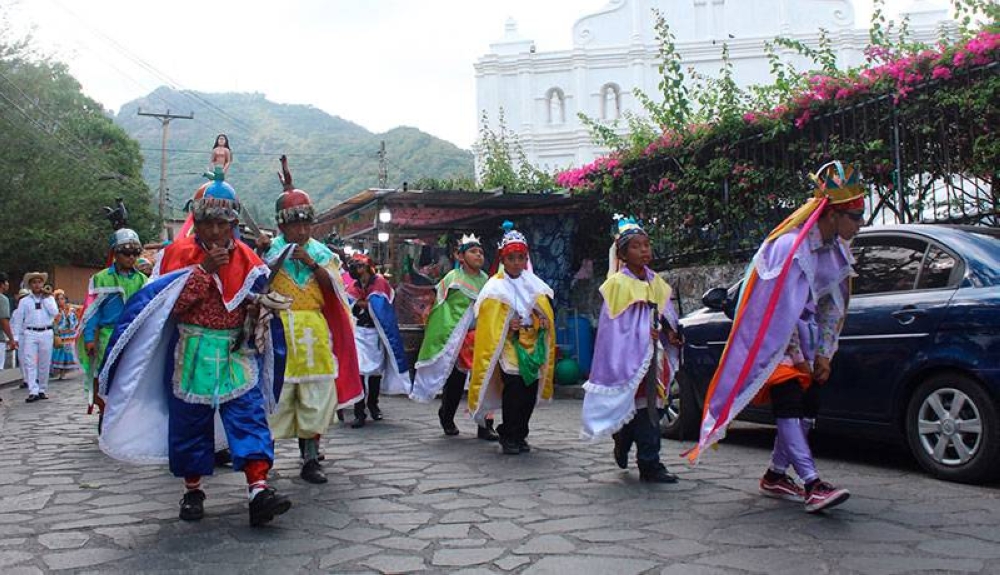 Las cuatro cofradías del lugar mantienen la tradición de la celebración en honor a la Santa Cruz. / Gabriel Aquino