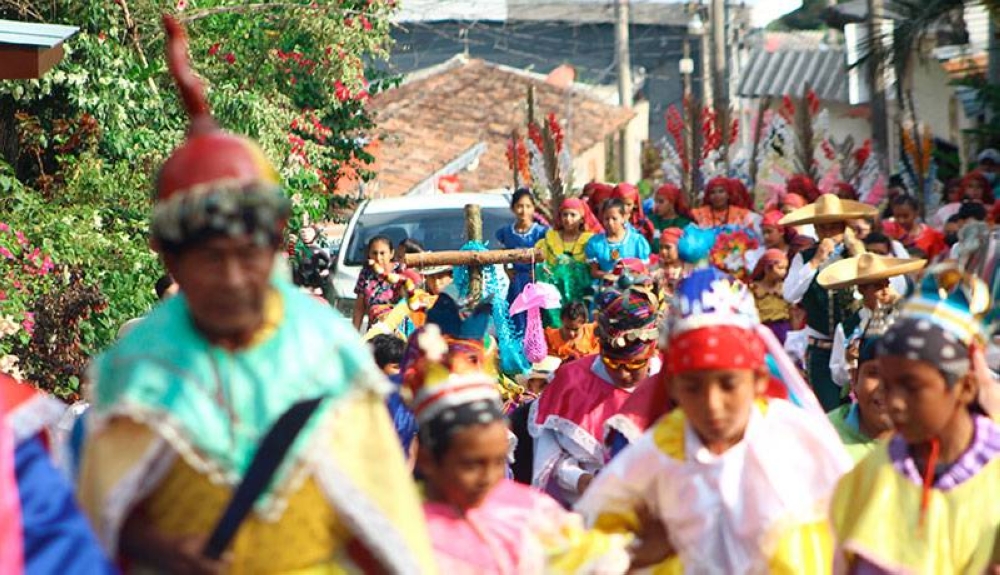 La procesión de las palmas mantiene la tradición de los historiantes, los  moros y los cristianos. / G.A.