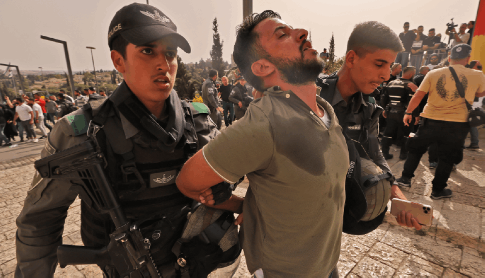 La policía israelí ejecutó arrestos en medio del entierro de la periodista. /AFP.