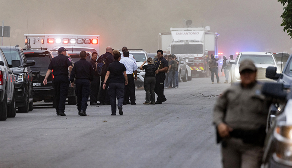 Decenas de unidades policiales, el FBI y paramédicos en la escande la masacre.AFP