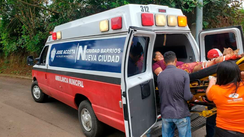 Ambulancias de la alcaldía de Ciudad Barrios llegaron a la escena. /Cortesía Cruz Roja.
