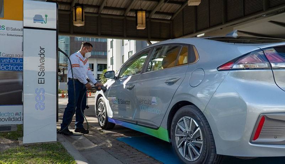 El auto que quiere ser referente entre los híbridos premium - LA NACION