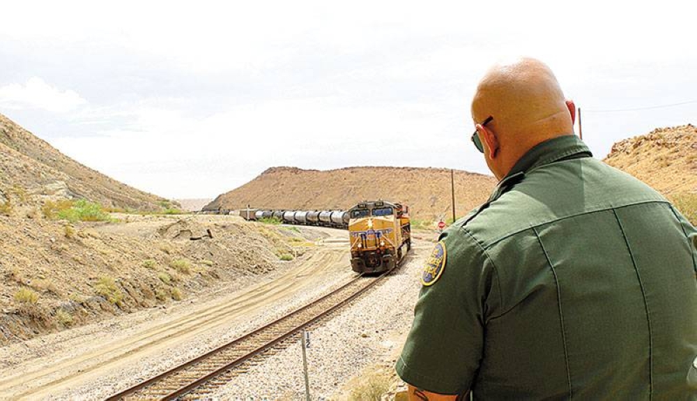 En El Paso, en Monte Cristo Rey, pasa el tren de carga. Algunas veces los migrantes se han subido a los bagones con la idea de avanzar en su viaje. /Y.Magaña