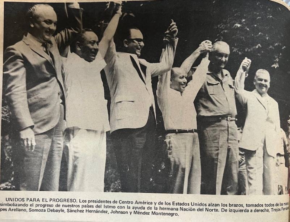 Lyndon Johnson junto a los presidentes centroamericanos./DEM