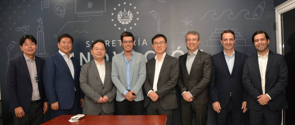 Samsung confirmó que a inicios de julio el subsecretario de Innovación, Fabricio Mena, sostuvo una reunión con el presidente corporativo de Samsung, Jae Seung, en la sede del fabricante en Corea del Sur. /Cortesía