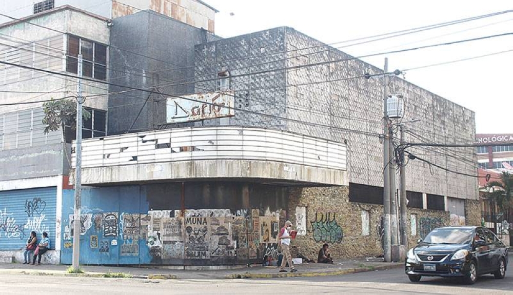 El edificio de lo que fue cine Darío también forma parte de la arquitectura que aún conserva el Centro Histórico. / Gabriel Aquino