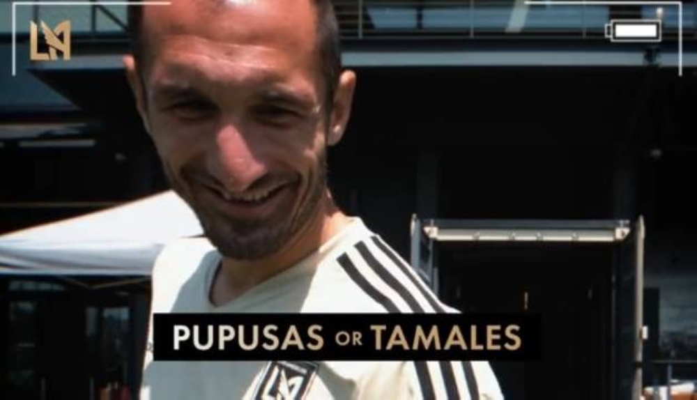 Jugadores de Los Ángeles FC de la MLS debaten entre Pupusas o Tamales