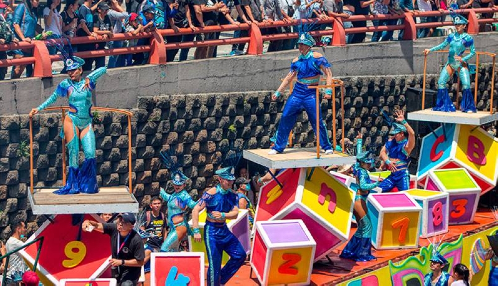 El desfile del correo marca el inicio de las fiestas patronales. / F. Valle