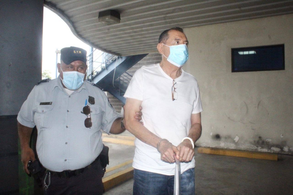 Al terminar el fallo, %22Mecafé%22 fue trasladado al penal de Mariona donde guarda arresto. Gabriel Aquino