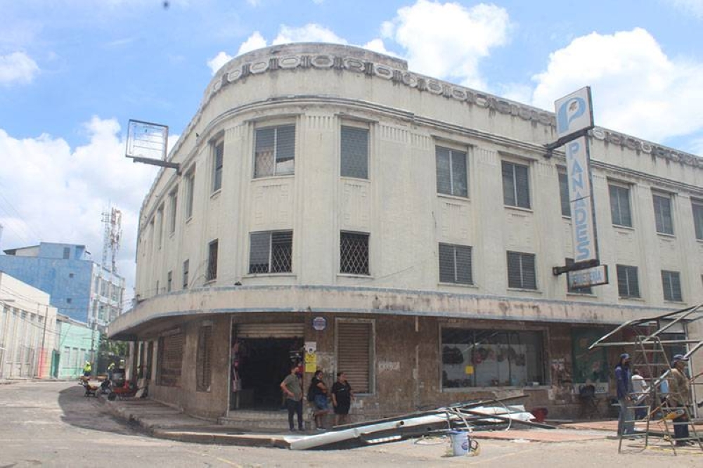 La casa de Diego de Sola fue construída en 1896 y está en la esquina de la calle Arce y la avenida Morazán. / Gabriel Aquino