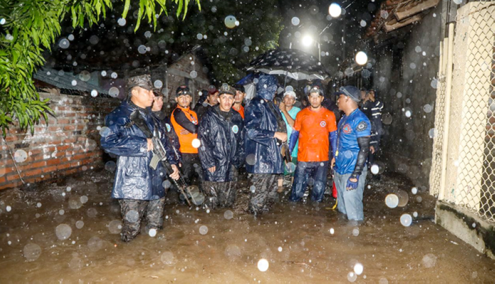 Preparan rescate de varias familias que han quedado aisladas en el cantón Pavana, municipio de San Alejo, La Unión. SPP