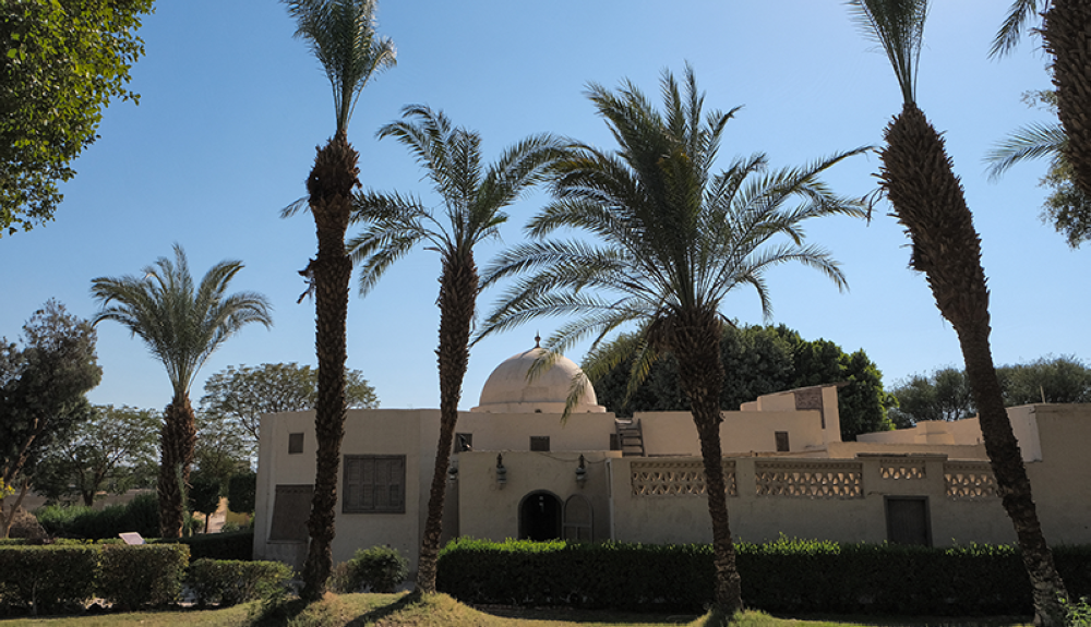 una vista del exterior de la antigua residencia del arqueólogo británico Howard Carter, descubridor de la tumba de Tutankamón, en la ciudad de Luxor, en el sur de Egipto.AFP