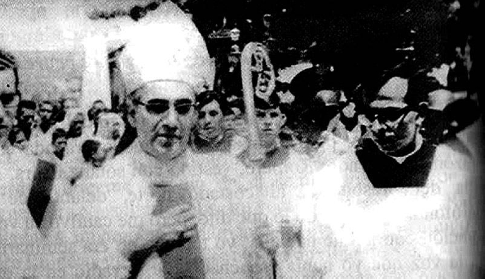 Una de las fotos favoritas del cardenal es junto al recién nombrado arzobispo Óscar Romero./ DEM 