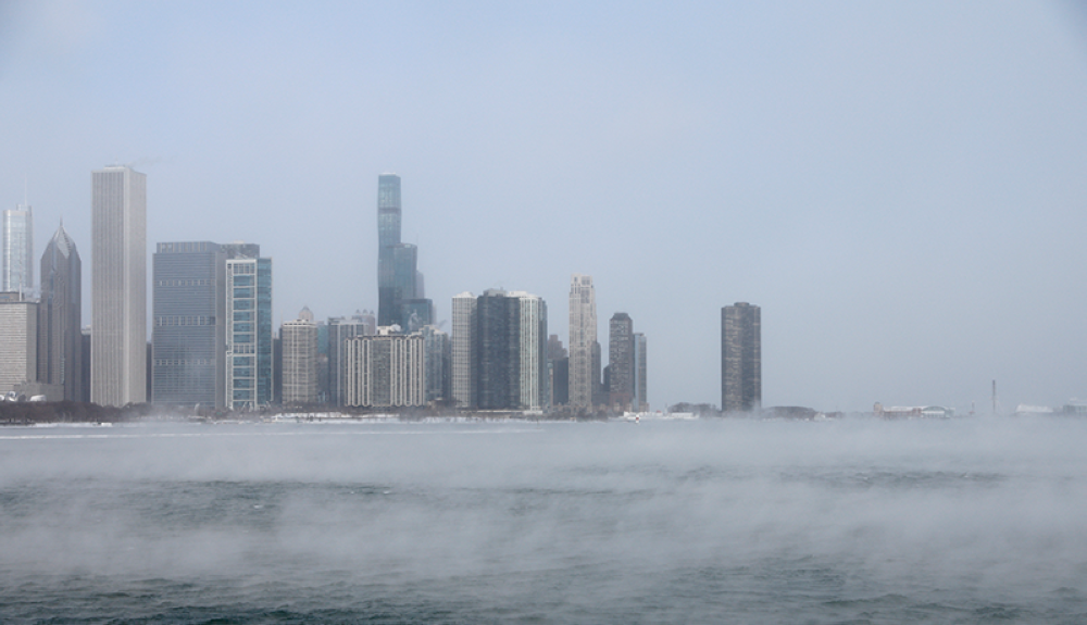 La niebla se eleva desde el lago Michigan en Chicago donde las temperaturas alcanzaron los -21C antes de las vacaciones de Navidad.AFP
