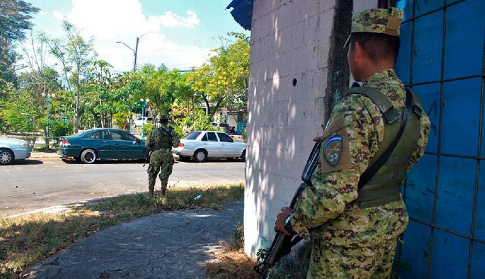 En la entrada de la colonia Los Santos hay presencia militar. / G.A.