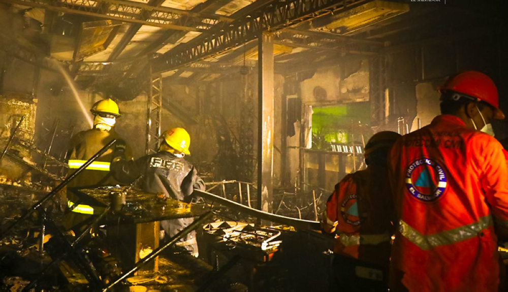 Incendio destruye bodega de almacén de ropa en Paseo Escalón - Diario El  Mundo