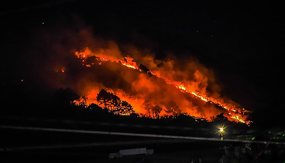 Imagen de la Secretaría de Prensa de la Presidencia muestra la magnitud de un incendio forestal en las faldas del volcán de San Salvador.Cortesía