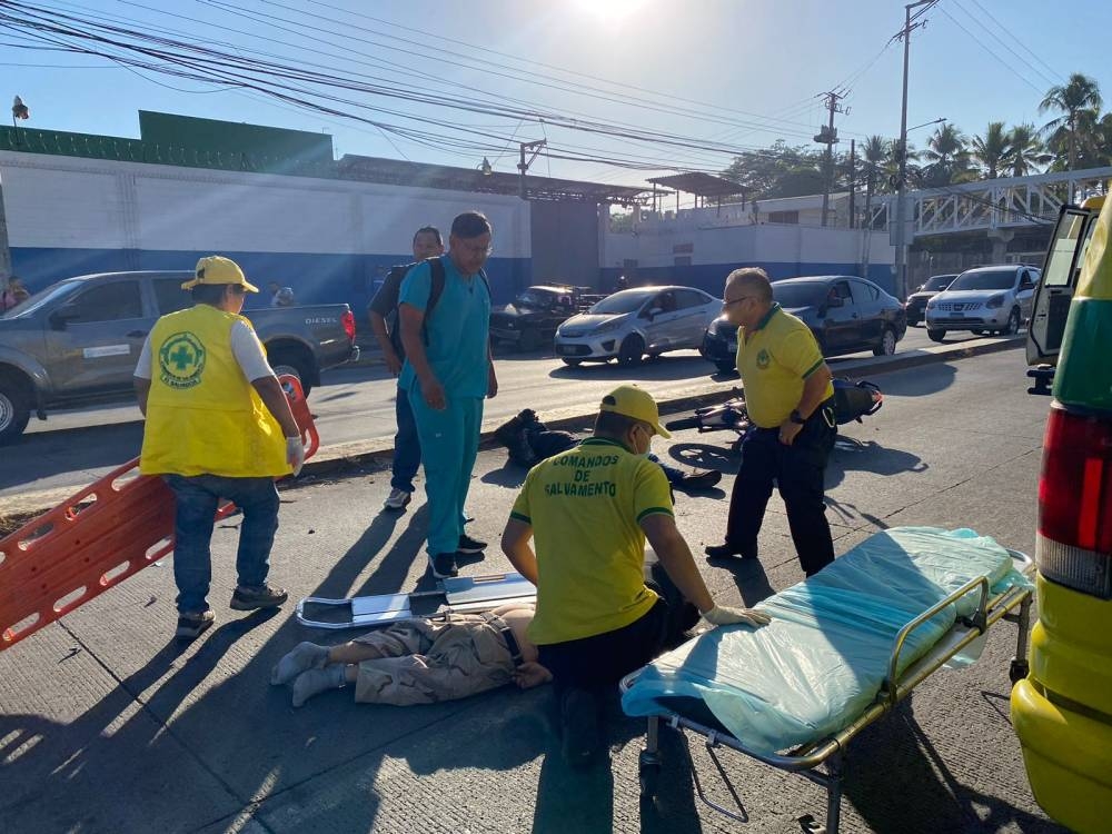 Accidente de tránsito en el kilómetro 12 de la carretera Troncal del Norte / Foto Comandos de Salvamento.