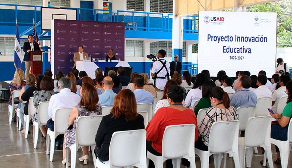 El programa fue lanzado en el centro escolar Pedro Pablo Castillo, en Nuevo Cuscatlán. / F. Valle