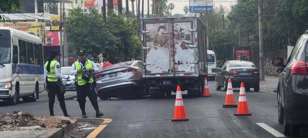 Accidente de tránsito en la Alameda Manuel Enrique Araujo.