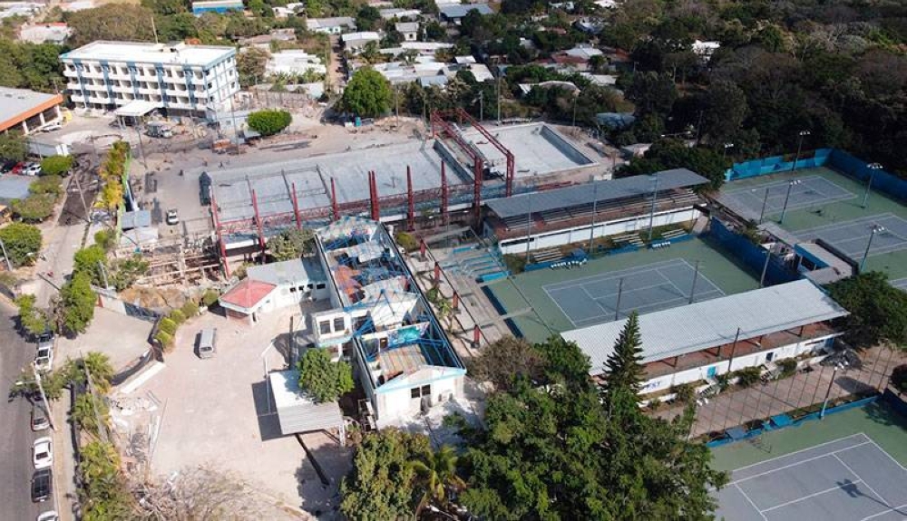 Cuidad Merliot's Sports Center under renovation. / Gabriel Aquino