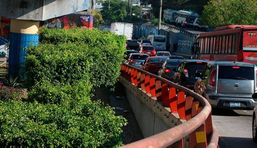 Así luce la incorporación a la 49 avenida Sur desde el bulevar Los Próceres, a las 7:00 a.m. /Francisco Valle