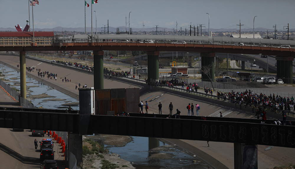Immigration officials estimated about 1,000 migrants made their way to the border bridge between Mexico and the United States.AFP