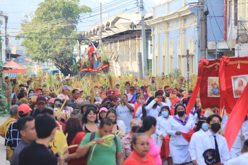 Así lucía la procesión del Domingo de Ramos en el centro. / Gabriel Aquino. 