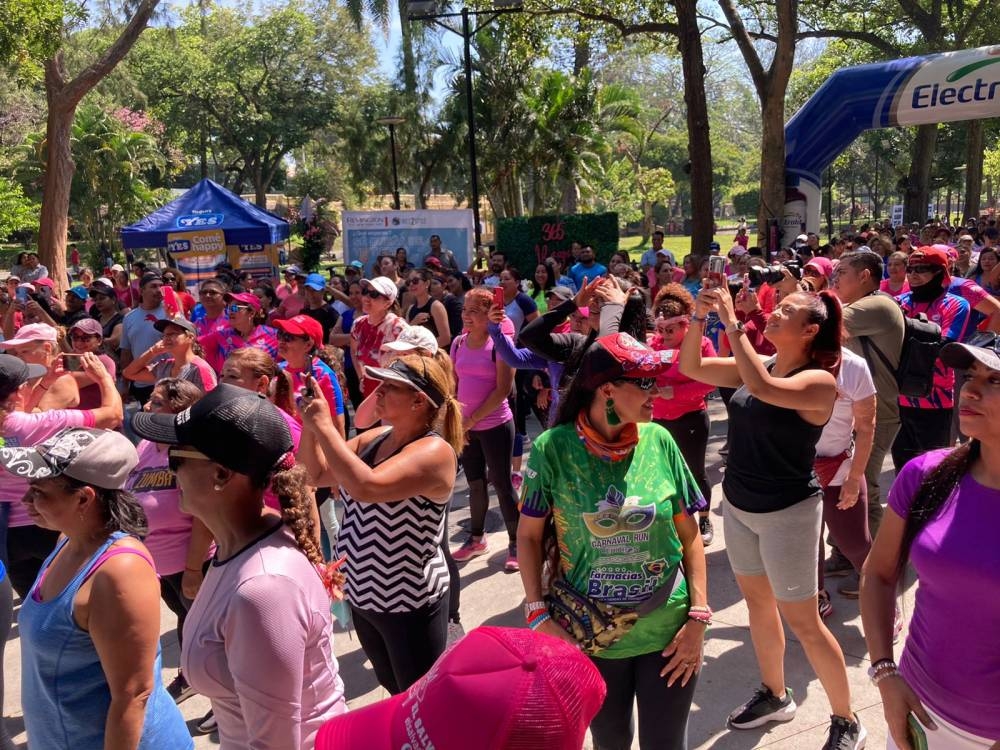 El retraso del artista invitado no impidió el buen feeling de los presentes.