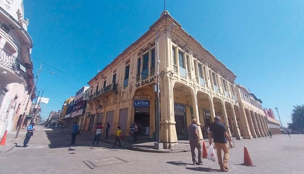 El tramo desde el edificio La Dalia, sobre la 4a avenida sur se aprecia sin obstrucción desde el retiro de los comerciantes. / Gabriel Aquino