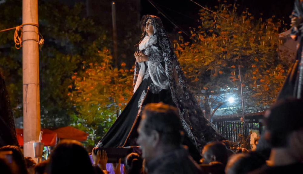 La solemnidad del Viernes Santo también envolvió a los fieles de San Vicente. SDP