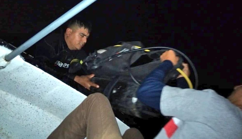 Buzos de la Fuerza Naval recuperar cuerpo de persona desaparecida en río Lempa.Cortesía