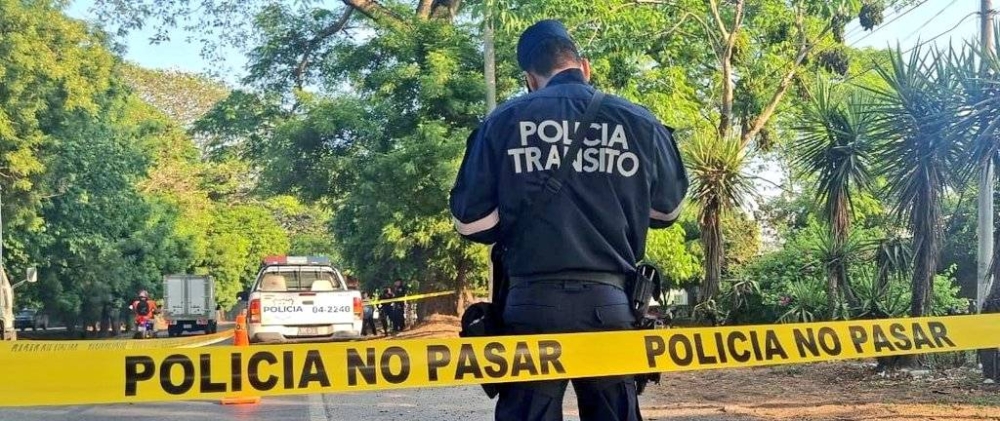 Agentes de la PNC llegaron al lugar para verificar la escena. / Cortesía.