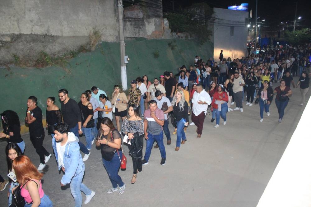 El público se quejó de inconvenientes y tardanza para el ingreso al concierto.