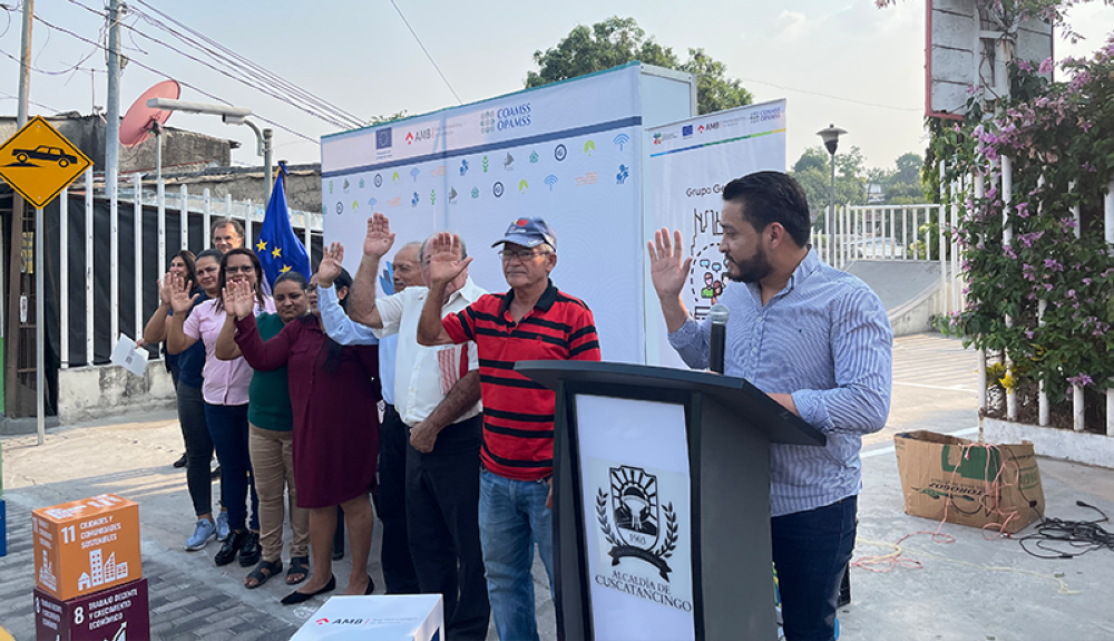 Durante la inaguración de la obra participaron el alcalde, Fernando Rivera; Miguel Varela, Jefe de Cooperación de la Delegación de la Unión Europea en El Salvador y Yolanda Bichara, Directora Ejecutiva de OPAMSS. Cortesía