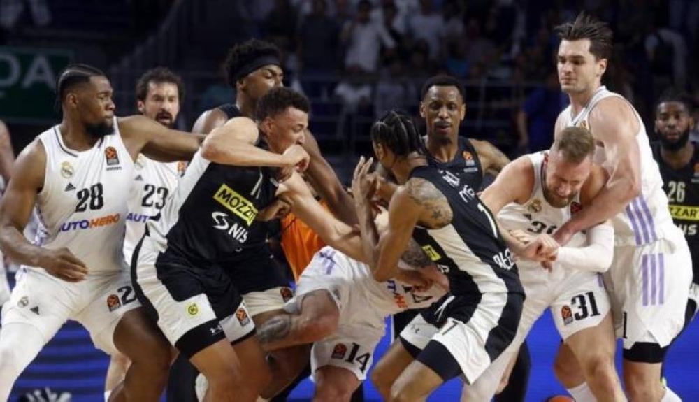 Partido de baloncesto del Real Madrid termina en batalla campal Diario El Mundo
