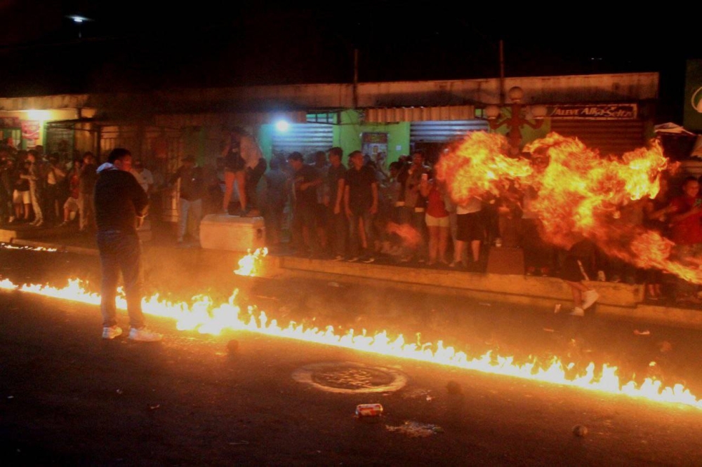 El evento de las Bolas de Fuego se realiza en el municipio de Apopa, sin embargo, la alcaldía de San Marcos, decidió hacerlo / Gabriel Aquino.